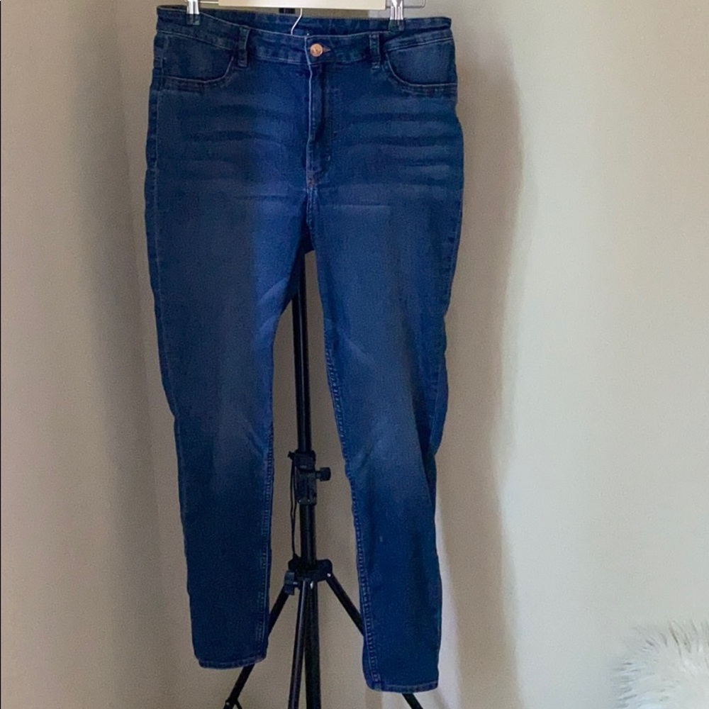 Denim skinny jeans (stretchy/ mid rise)
